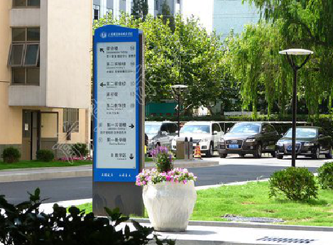 新郑哪些因素影响宣传栏的制作？